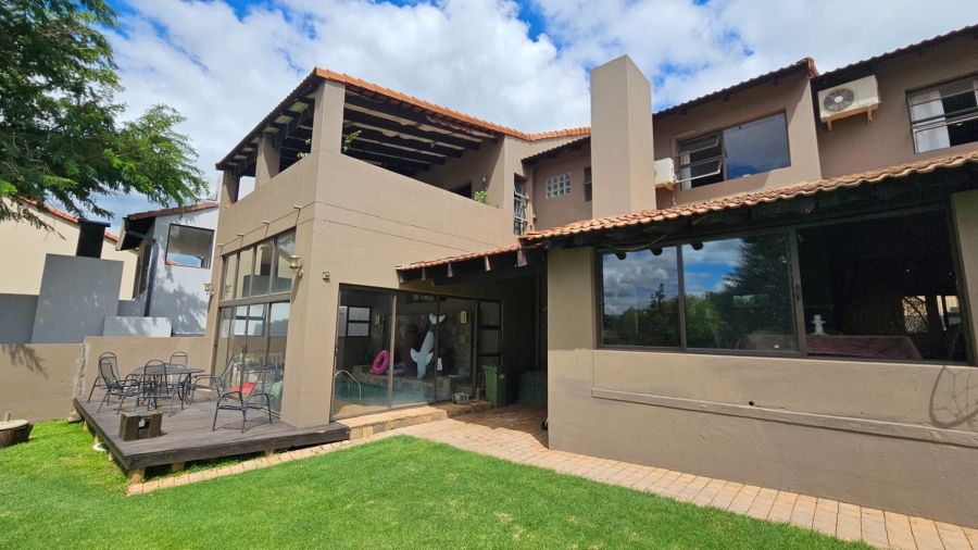 2 Bedroom Property for Sale in Kosmos North West